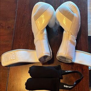 Title Women's White Boxing Gloves 14oz